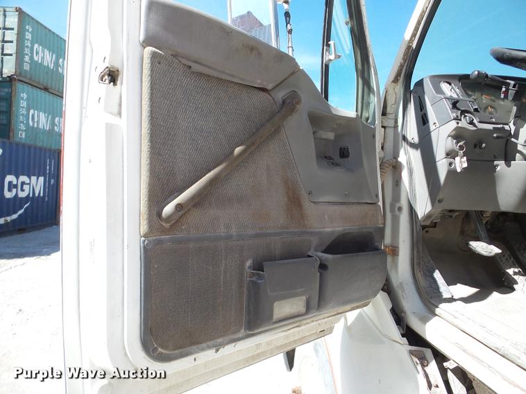 image for item DA7499 1998 Ford AT9513 Aeromax 113 semi truck