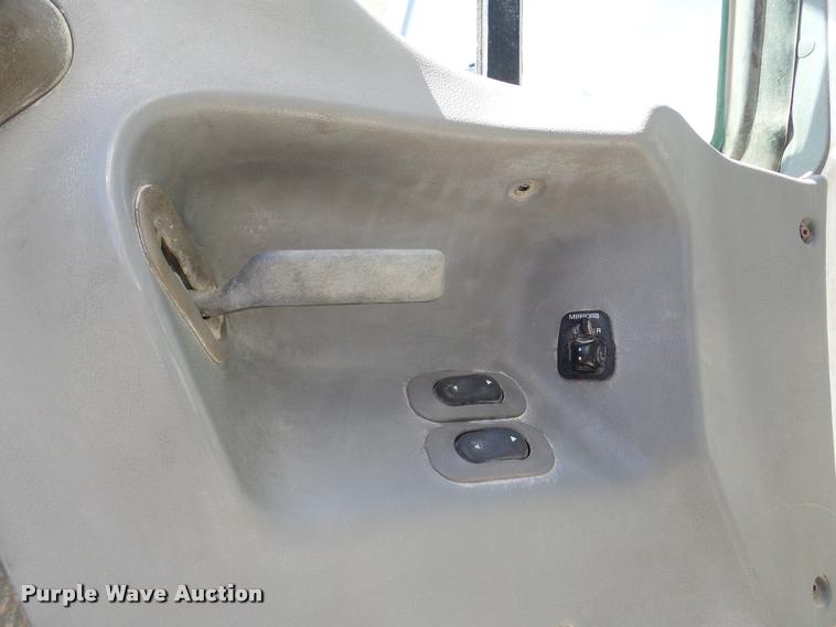 image for item DA7499 1998 Ford AT9513 Aeromax 113 semi truck