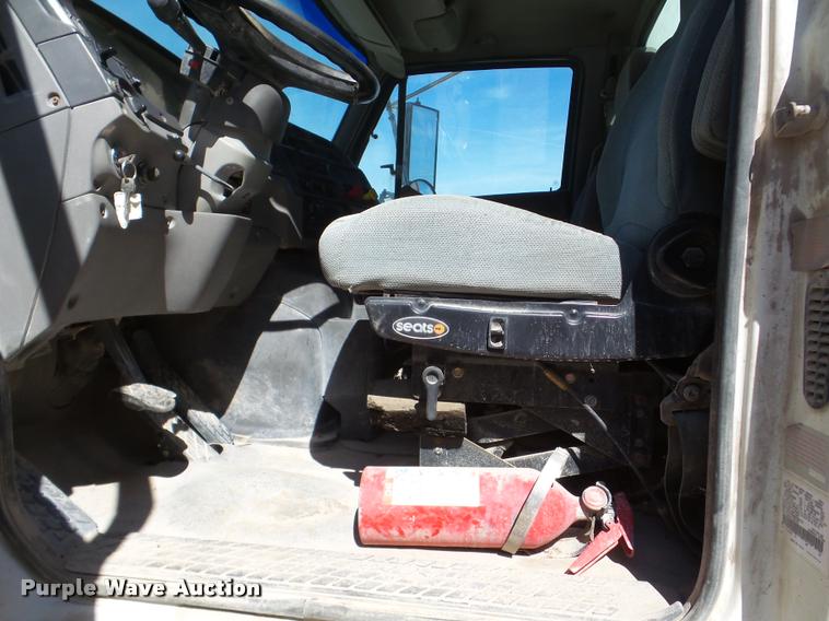 image for item DA7499 1998 Ford AT9513 Aeromax 113 semi truck