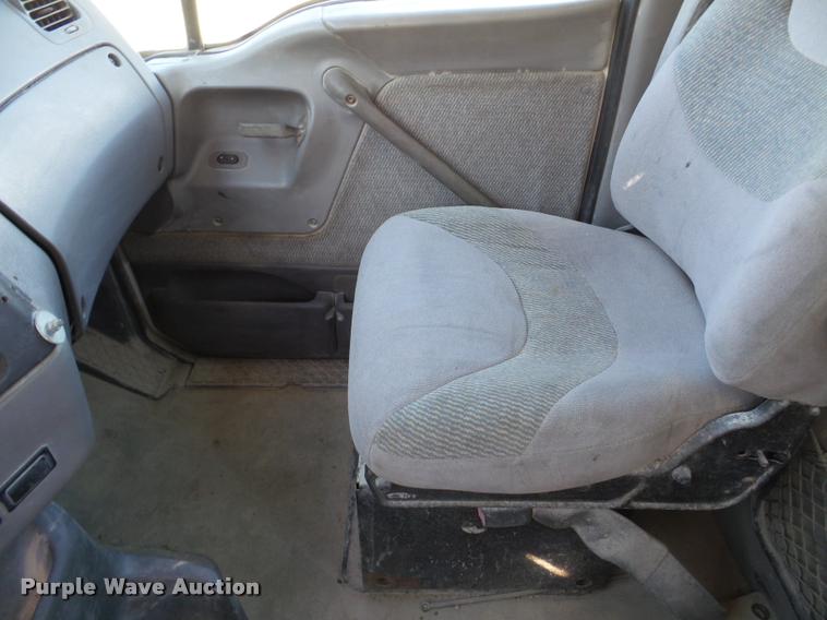 image for item DA7499 1998 Ford AT9513 Aeromax 113 semi truck