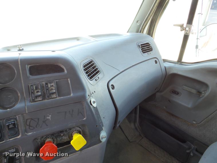 image for item DA7499 1998 Ford AT9513 Aeromax 113 semi truck