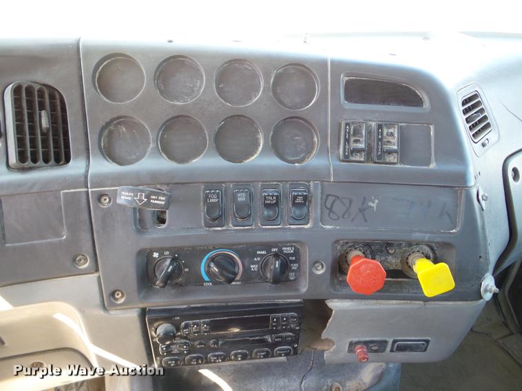 image for item DA7499 1998 Ford AT9513 Aeromax 113 semi truck