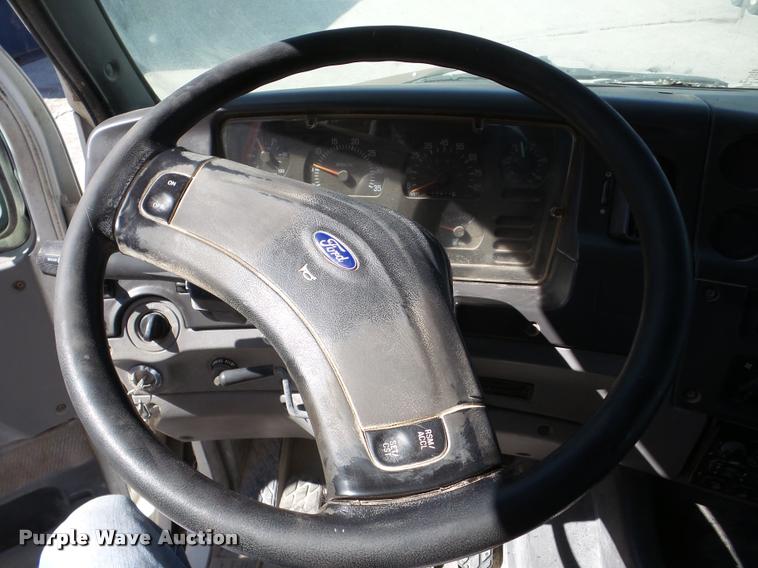 image for item DA7499 1998 Ford AT9513 Aeromax 113 semi truck