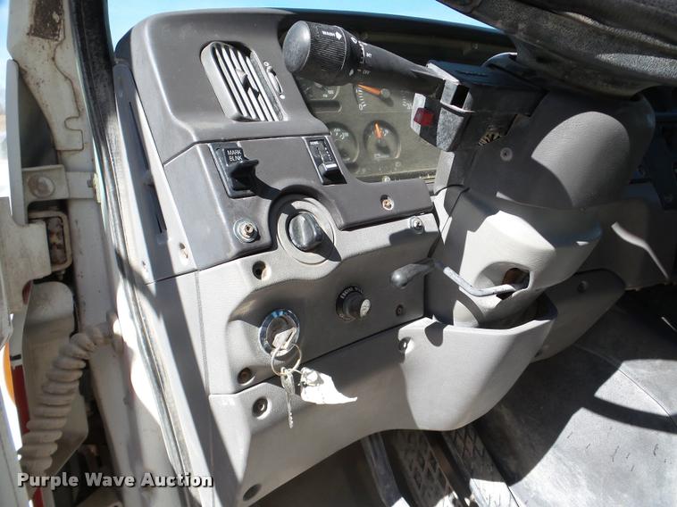 image for item DA7499 1998 Ford AT9513 Aeromax 113 semi truck