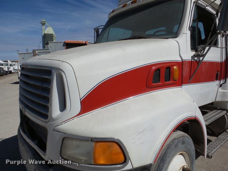 image for item DA7499 1998 Ford AT9513 Aeromax 113 semi truck