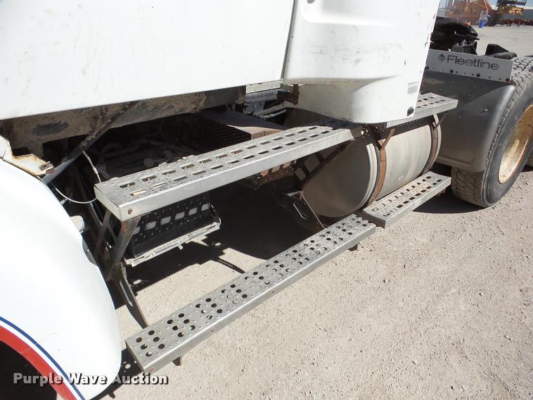 image for item DA7499 1998 Ford AT9513 Aeromax 113 semi truck