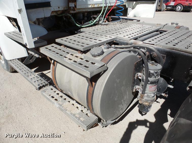 image for item DA7499 1998 Ford AT9513 Aeromax 113 semi truck