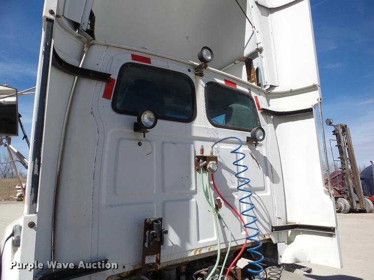 image for item DA7499 1998 Ford AT9513 Aeromax 113 semi truck