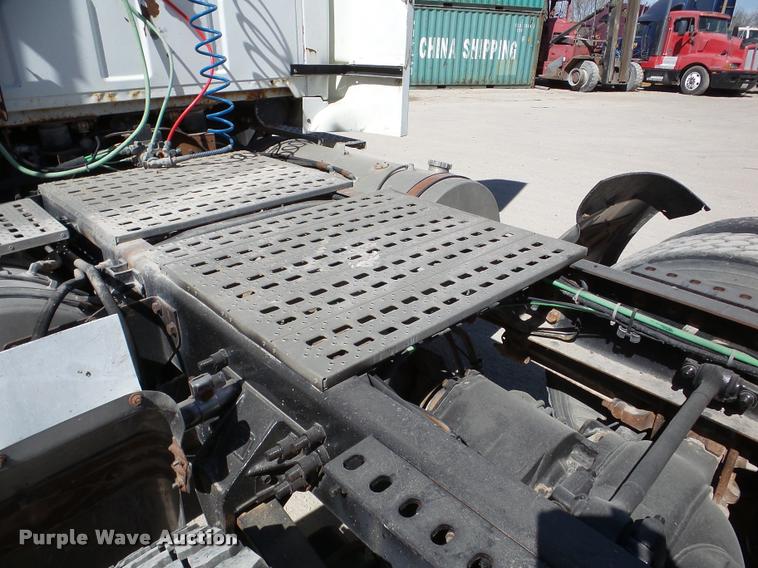 image for item DA7499 1998 Ford AT9513 Aeromax 113 semi truck