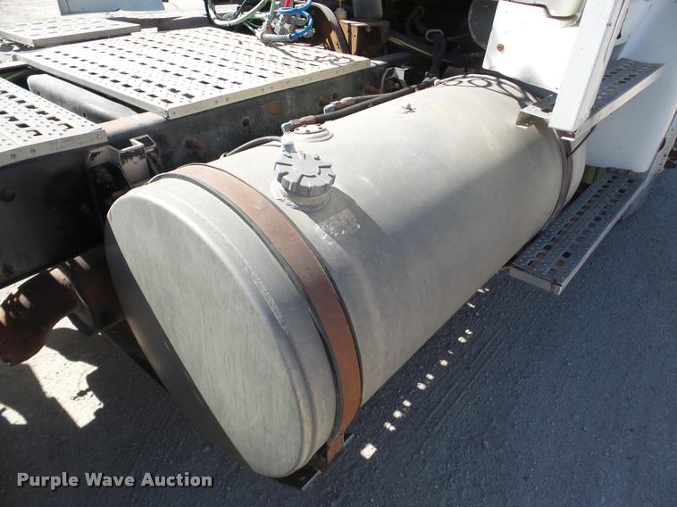 image for item DA7499 1998 Ford AT9513 Aeromax 113 semi truck