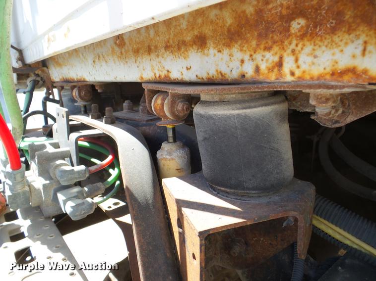 image for item DA7499 1998 Ford AT9513 Aeromax 113 semi truck