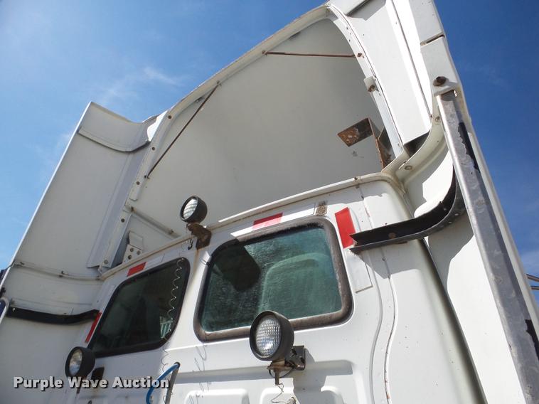 image for item DA7499 1998 Ford AT9513 Aeromax 113 semi truck