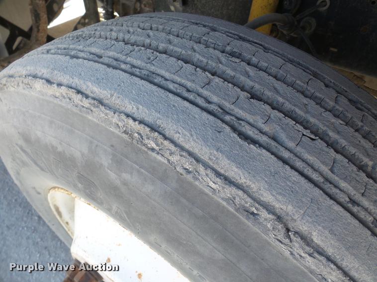 image for item DA7499 1998 Ford AT9513 Aeromax 113 semi truck