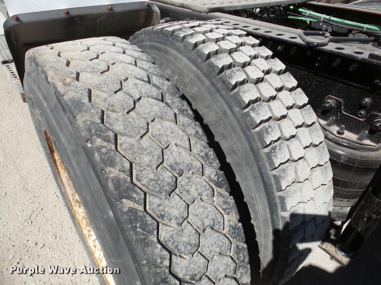 image for item DA7499 1998 Ford AT9513 Aeromax 113 semi truck