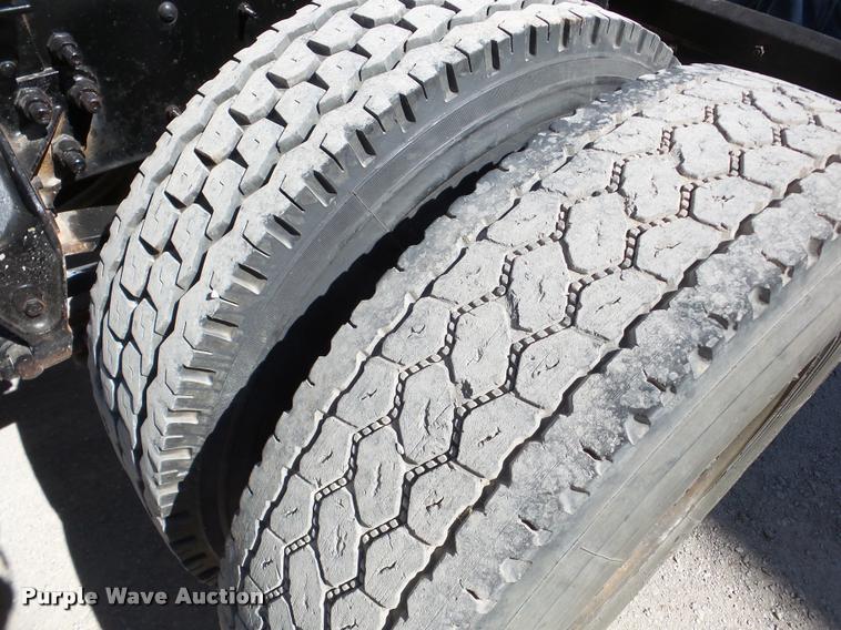 image for item DA7499 1998 Ford AT9513 Aeromax 113 semi truck