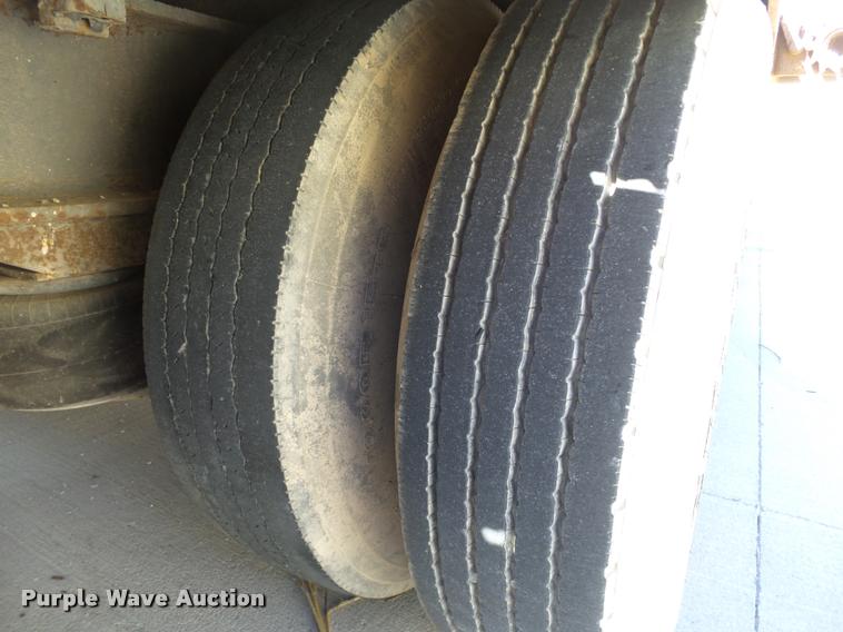 image for item DB0115 1984 Unruh double drop deck glass trailer