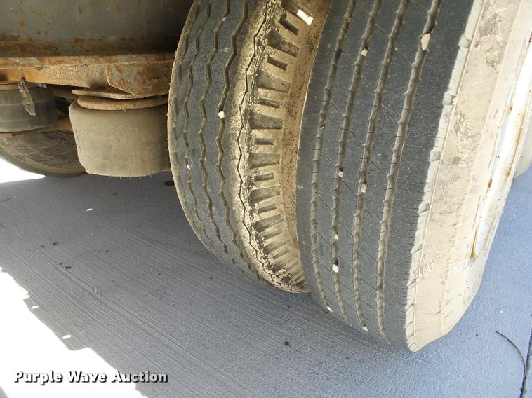 image for item DB0115 1984 Unruh double drop deck glass trailer