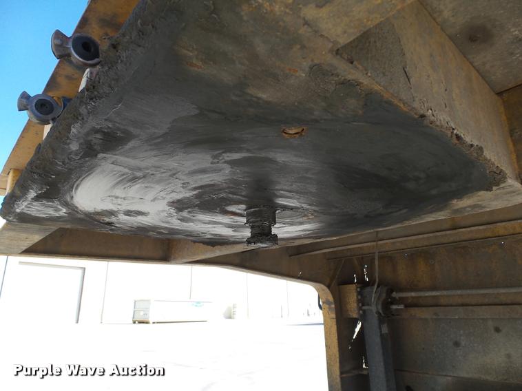 image for item DB0120 1996 XL Specialized XL70PGD double drop deck trailer