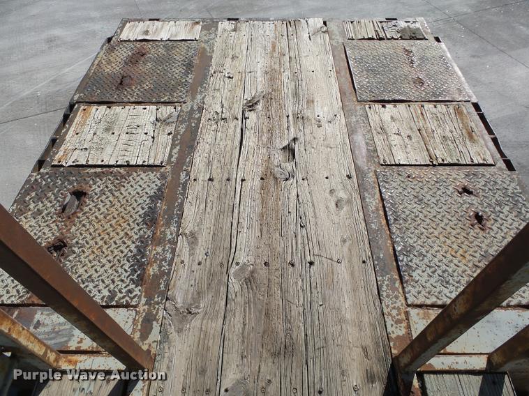 image for item DB0121 1979 Fontaine double drop deck glass trailer