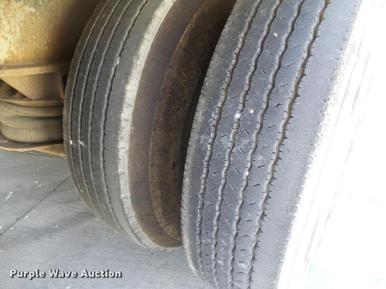 image for item DB0121 1979 Fontaine double drop deck glass trailer