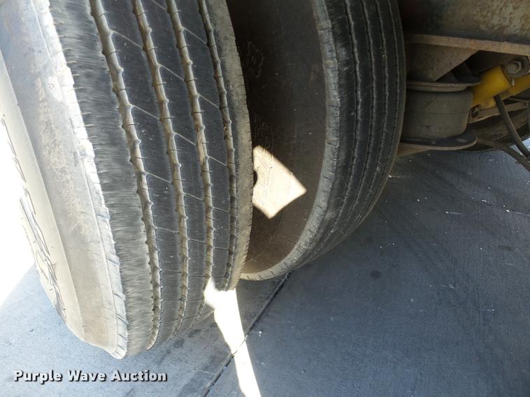 image for item DB0121 1979 Fontaine double drop deck glass trailer