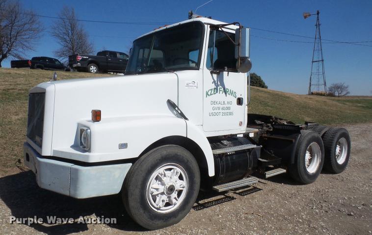 image for item DB0522 1994 Volvo WG semi truck