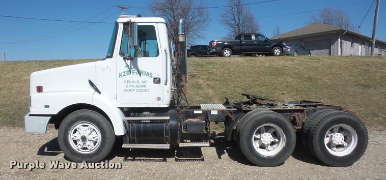 image for item DB0522 1994 Volvo WG semi truck