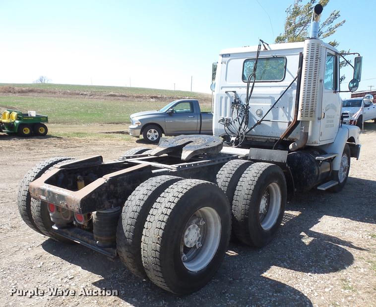 image for item DB0522 1994 Volvo WG semi truck