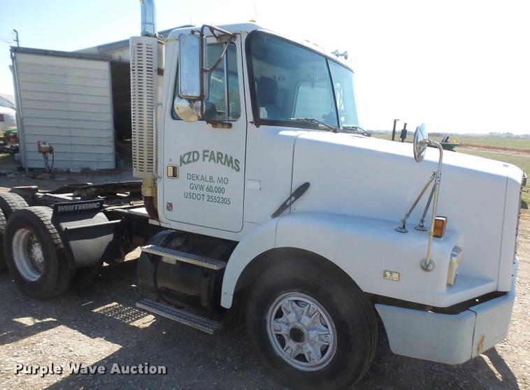 image for item DB0522 1994 Volvo WG semi truck