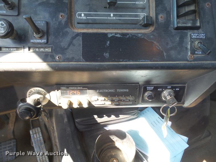 image for item DB0522 1994 Volvo WG semi truck