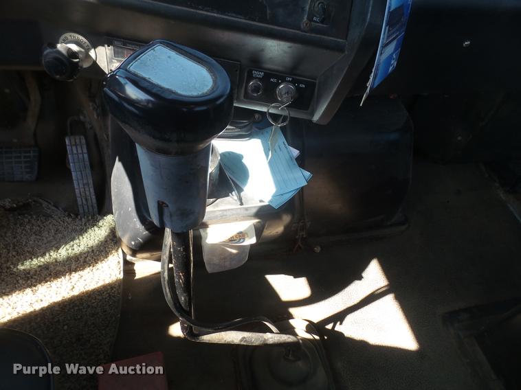 image for item DB0522 1994 Volvo WG semi truck