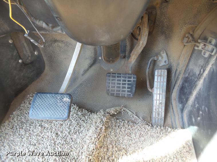 image for item DB0522 1994 Volvo WG semi truck