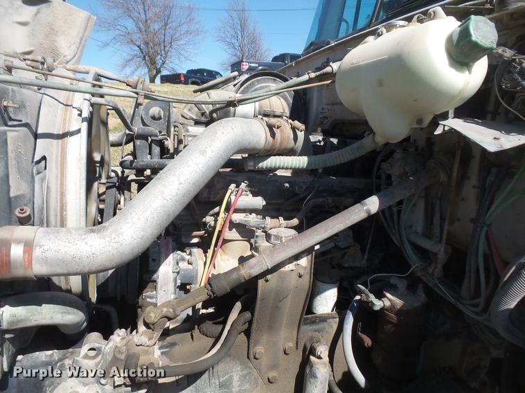 image for item DB0522 1994 Volvo WG semi truck