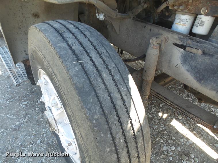 image for item DB0522 1994 Volvo WG semi truck