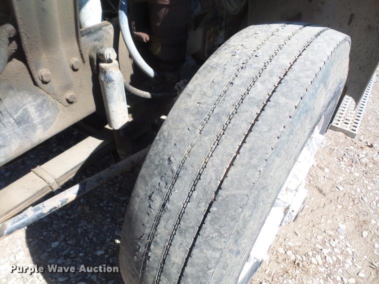 image for item DB0522 1994 Volvo WG semi truck