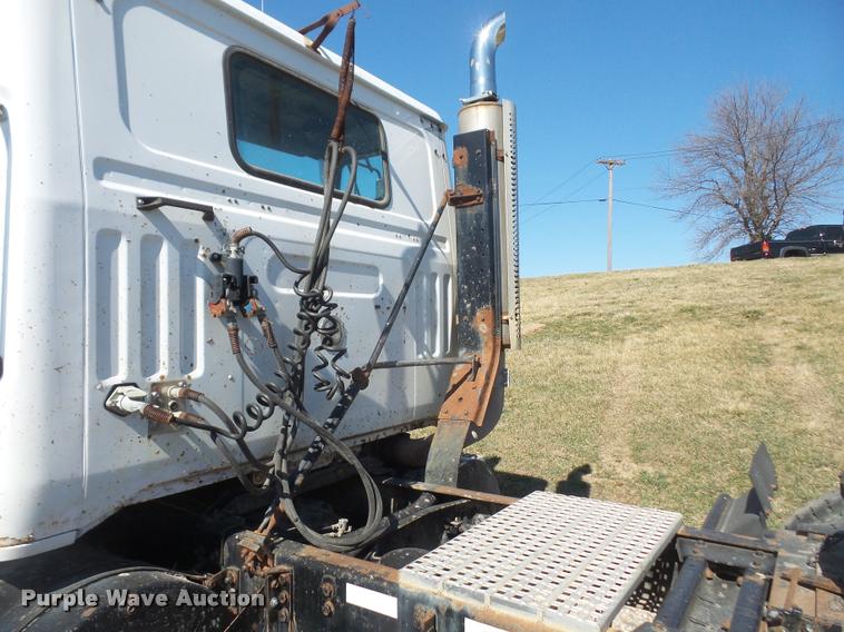 image for item DB0522 1994 Volvo WG semi truck