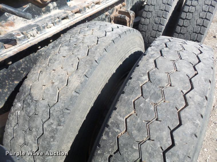 image for item DB0522 1994 Volvo WG semi truck