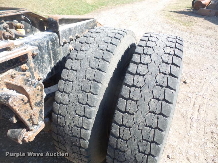 image for item DB0522 1994 Volvo WG semi truck