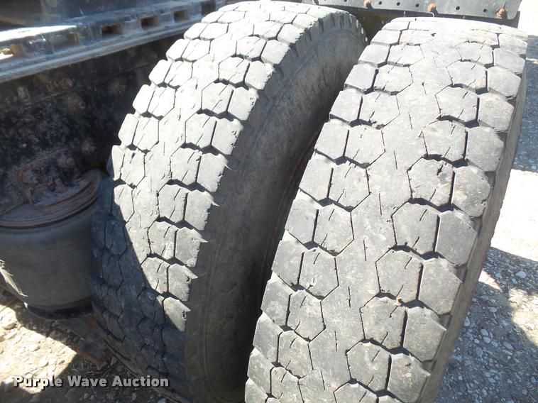 image for item DB0522 1994 Volvo WG semi truck