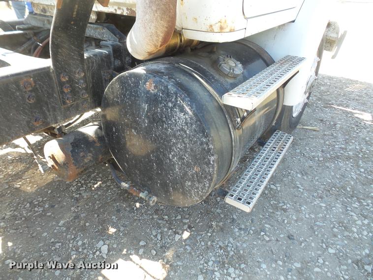 image for item DB0522 1994 Volvo WG semi truck