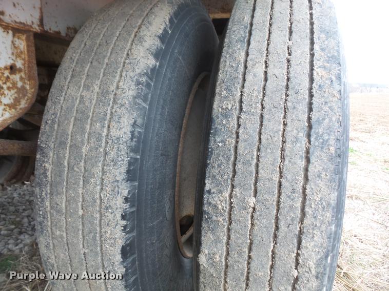 image for item DB0651 2003 Bradford Built double hopper grain trailer