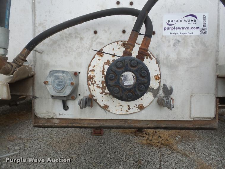 image for item DB0652 1994 Warren feed trailer