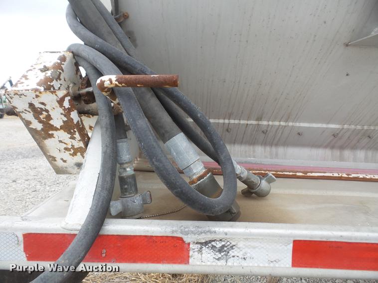 image for item DB0652 1994 Warren feed trailer