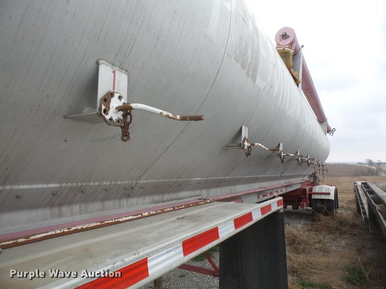 image for item DB0652 1994 Warren feed trailer