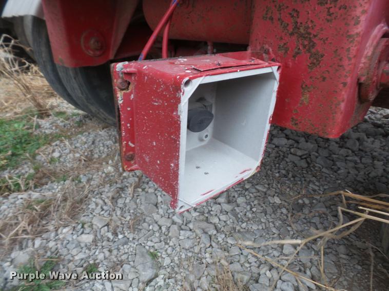 image for item DB0652 1994 Warren feed trailer