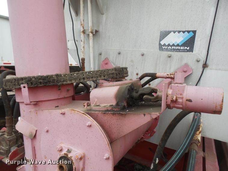 image for item DB0652 1994 Warren feed trailer