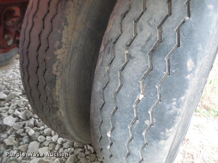 image for item DB0652 1994 Warren feed trailer