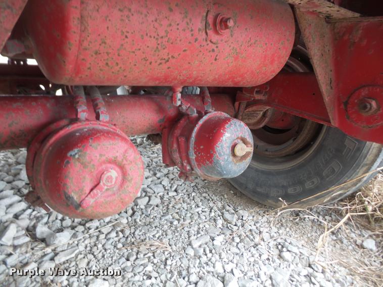 image for item DB0652 1994 Warren feed trailer
