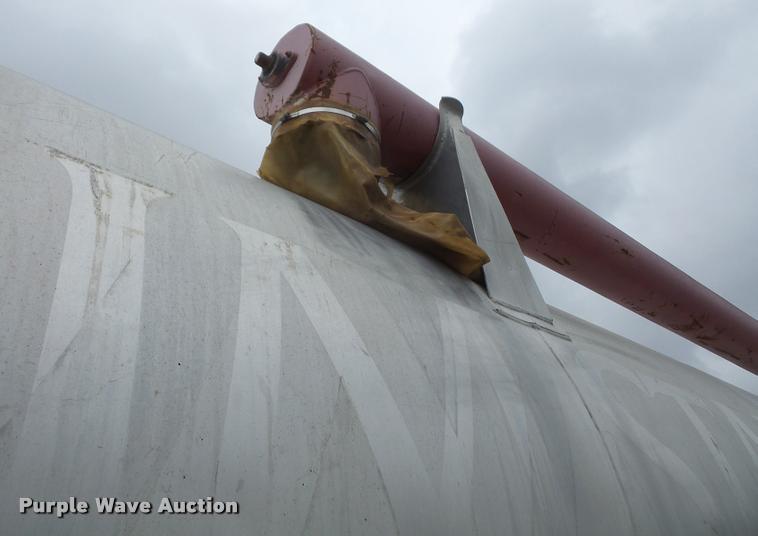 image for item DB0652 1994 Warren feed trailer