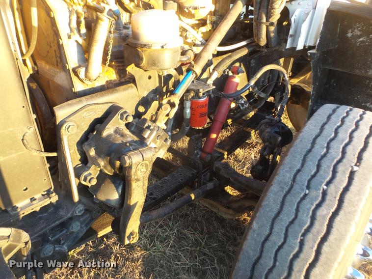 image for item DB0675 2005 Peterbilt 385 semi truck